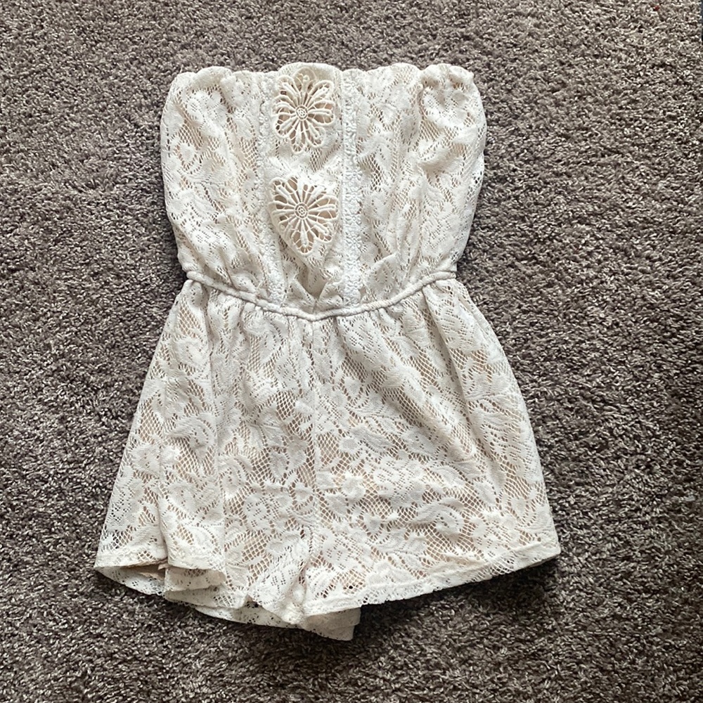 BRAND- three pink hearts COLOR- cream SIZE- small